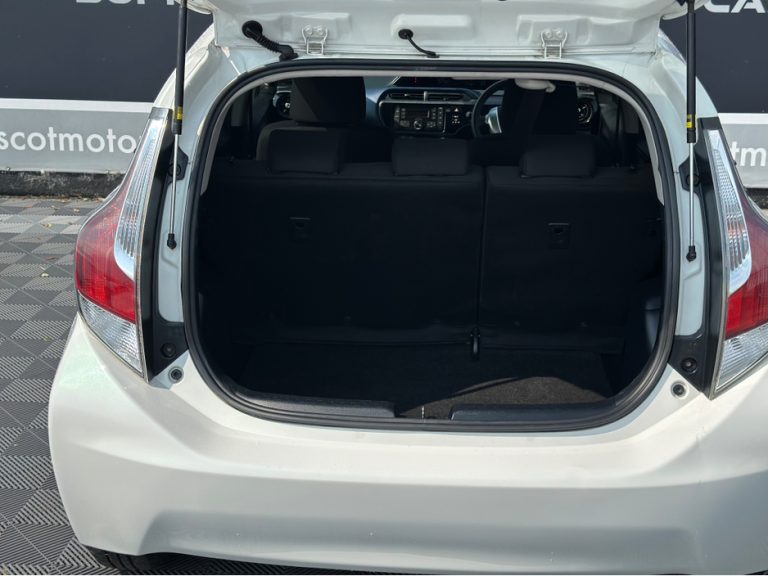 photo4 of a used Toyota Aqua Automatic for sale Dublin : 129999 80778