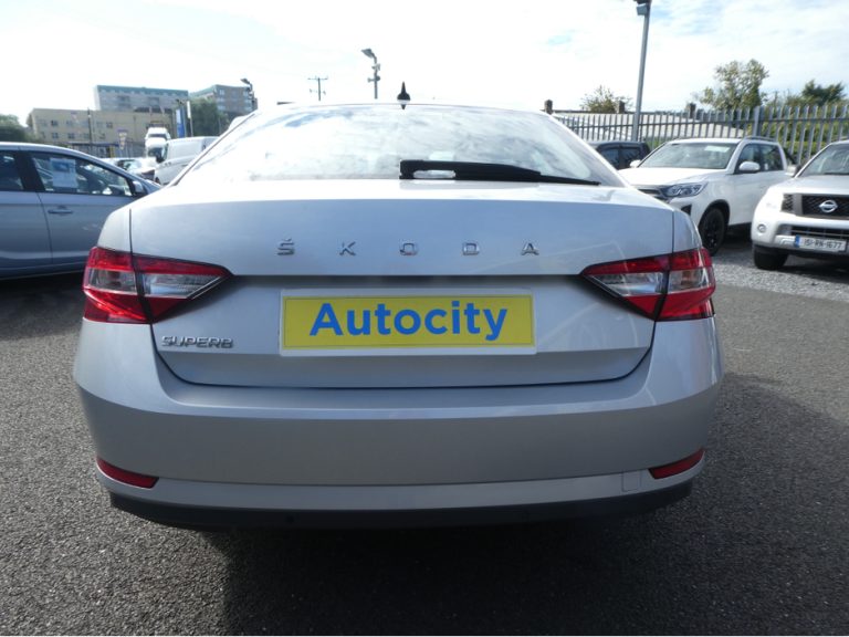 photo5 of a used Skoda Superb Automatic for sale Dublin : 59996 37280